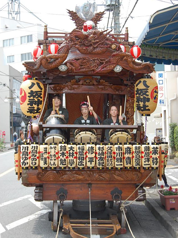 東本町1・2丁目(八坂神社)山車
彫刻師 板倉 聖峯